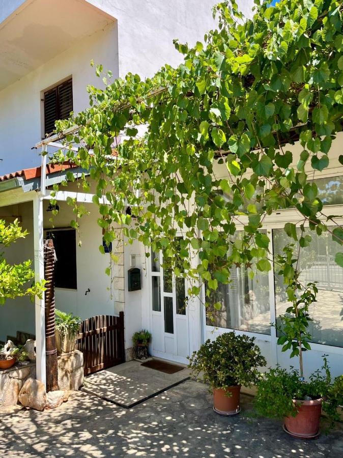 Gorana Apartman With Swimming Pool Daire Jelsa  Dış mekan fotoğraf