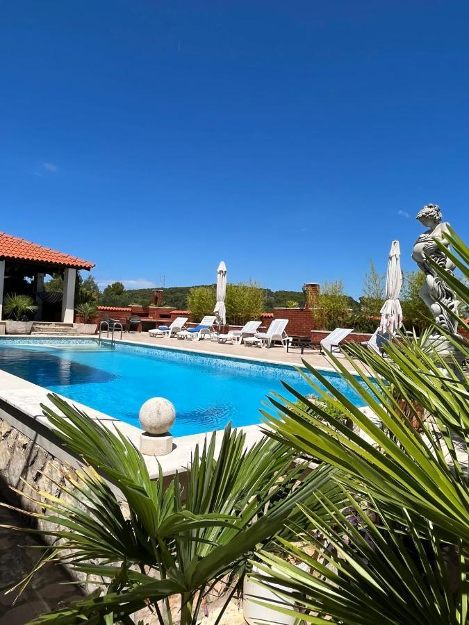 Gorana Apartman With Swimming Pool Daire Jelsa  Dış mekan fotoğraf