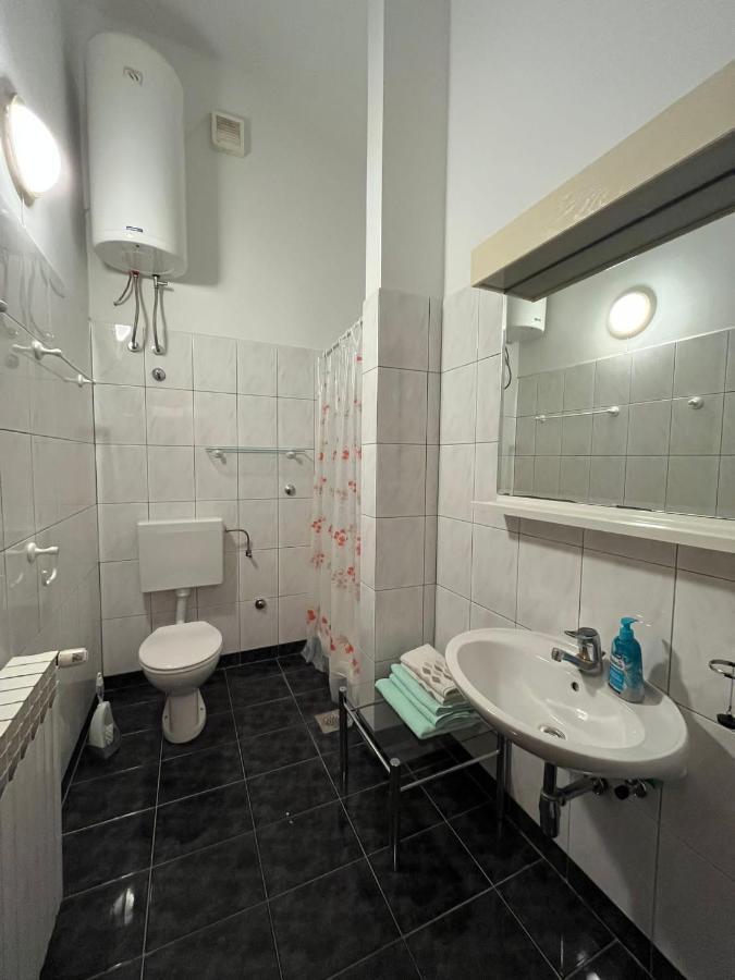 Gorana Apartman With Swimming Pool Daire Jelsa  Dış mekan fotoğraf