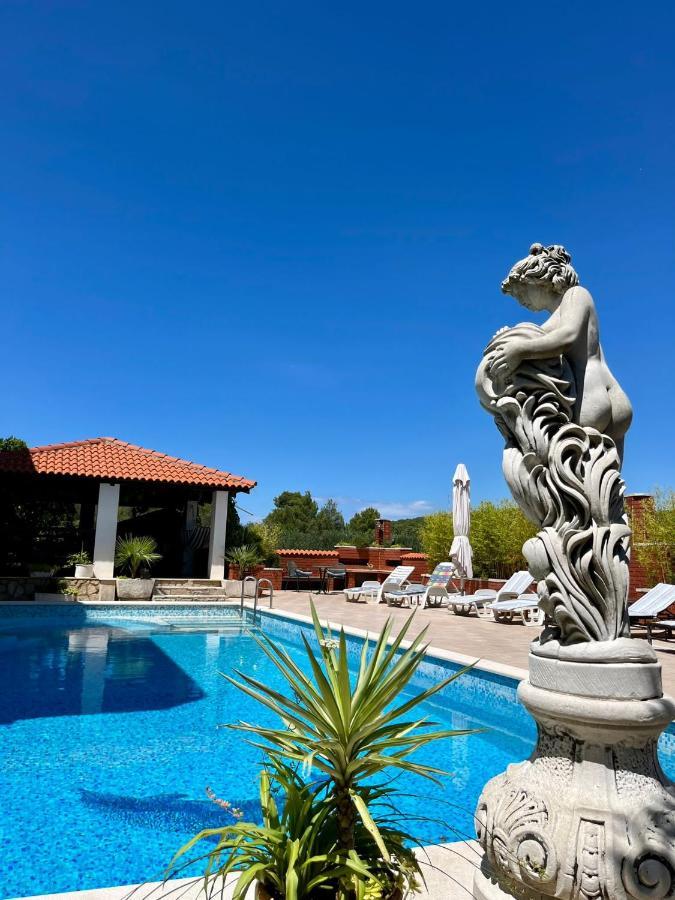 Gorana Apartman With Swimming Pool Daire Jelsa  Dış mekan fotoğraf