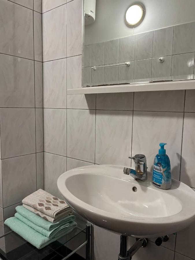 Gorana Apartman With Swimming Pool Daire Jelsa  Dış mekan fotoğraf