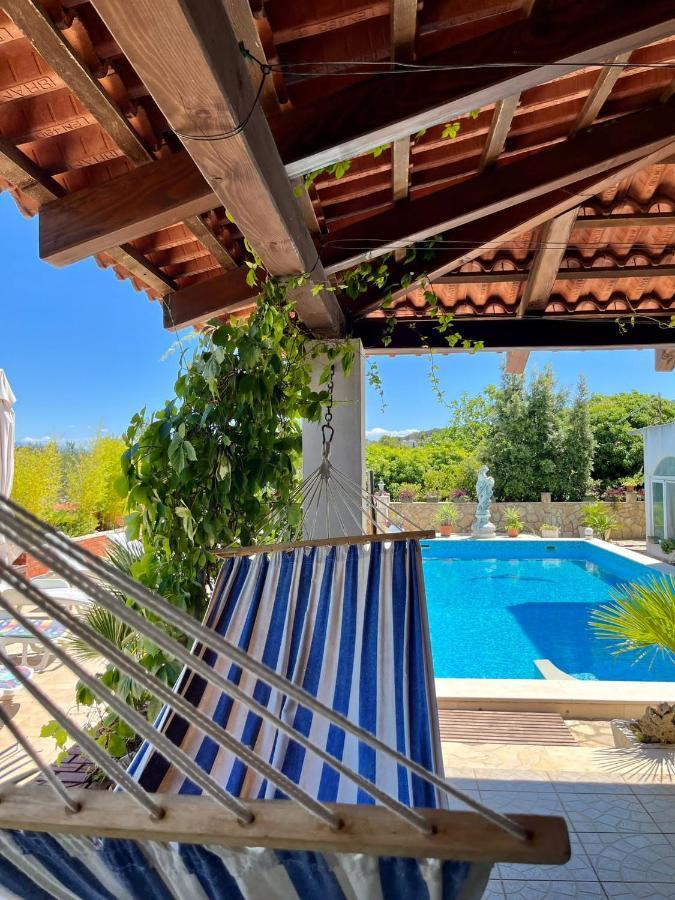 Gorana Apartman With Swimming Pool Daire Jelsa  Dış mekan fotoğraf