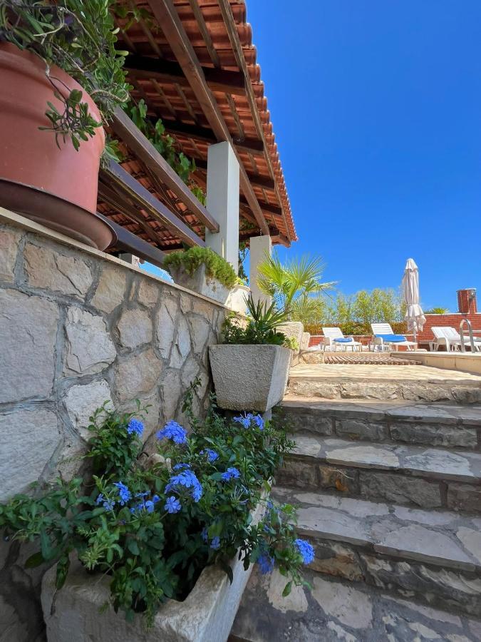 Gorana Apartman With Swimming Pool Daire Jelsa  Dış mekan fotoğraf