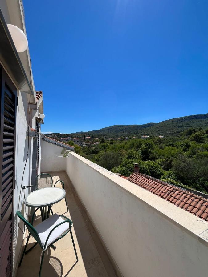 Gorana Apartman With Swimming Pool Daire Jelsa  Dış mekan fotoğraf