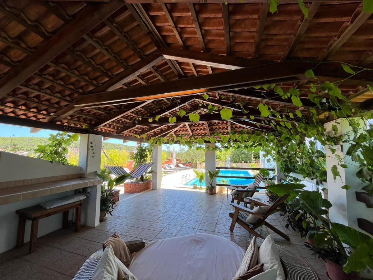 Gorana Apartman With Swimming Pool Daire Jelsa  Dış mekan fotoğraf